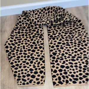 Beautiful leopard scarf in perfect condition.